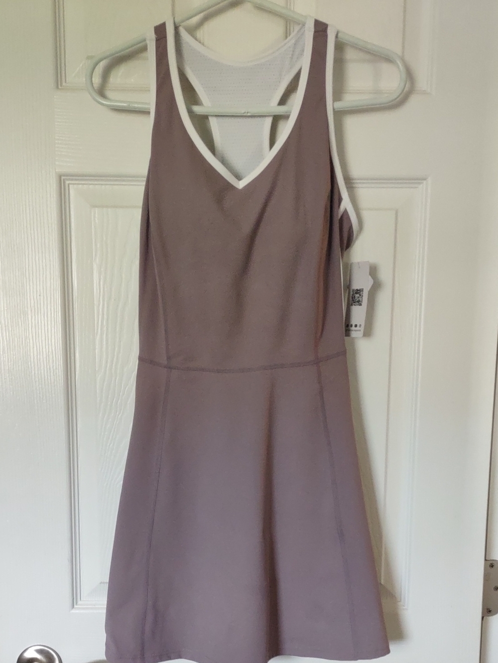 RACER BACK Sleeveless Mauve Mini Dress with White Trim. NWTS. Size Large.